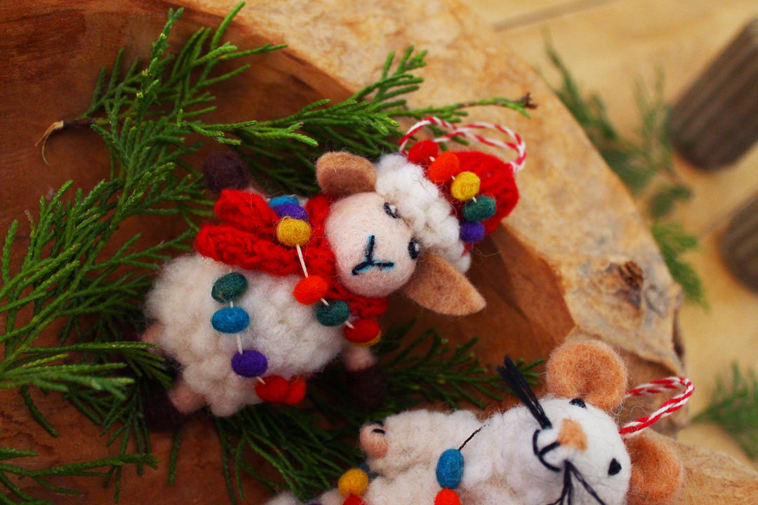 Sheep with Garland Hanging Decoration