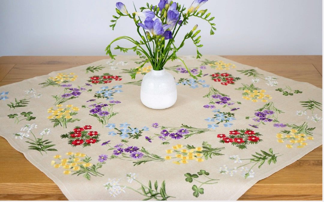 'Floral Borders' Tablecloth (36x36 in)
