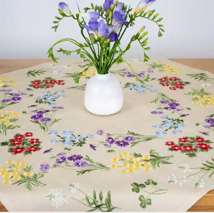 'Floral Borders' Tablecloth (51x51 in)