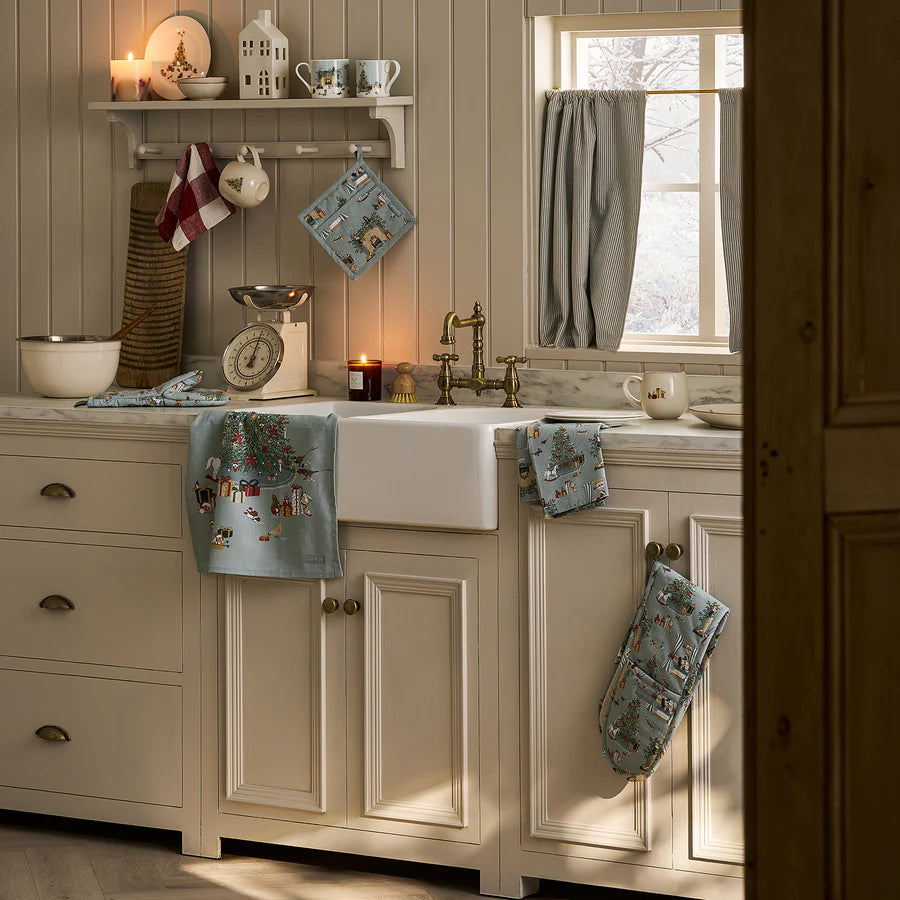 Cosy Christmas Oven Mitt