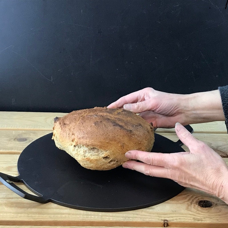 Spun Iron Baking Bell with a 12 Inch Griddle and Baking Plate