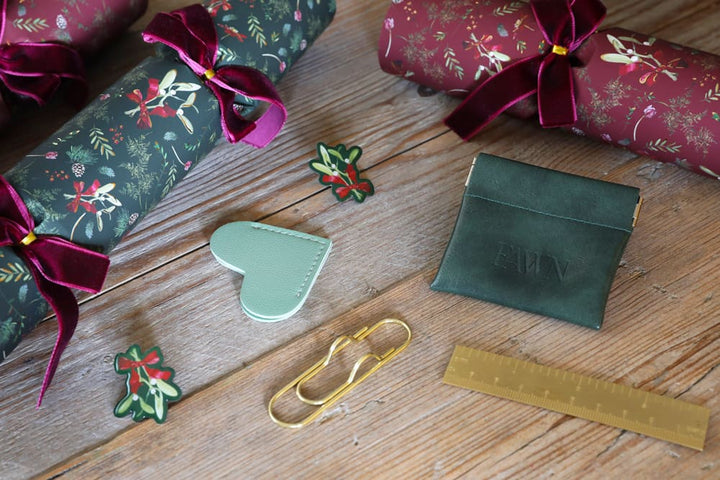 Fawn Green and Burgundy Mistletoe 12in Crackers Box of 6
