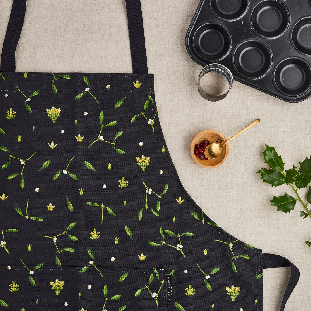 Mistletoe-Christmas Apron-Black