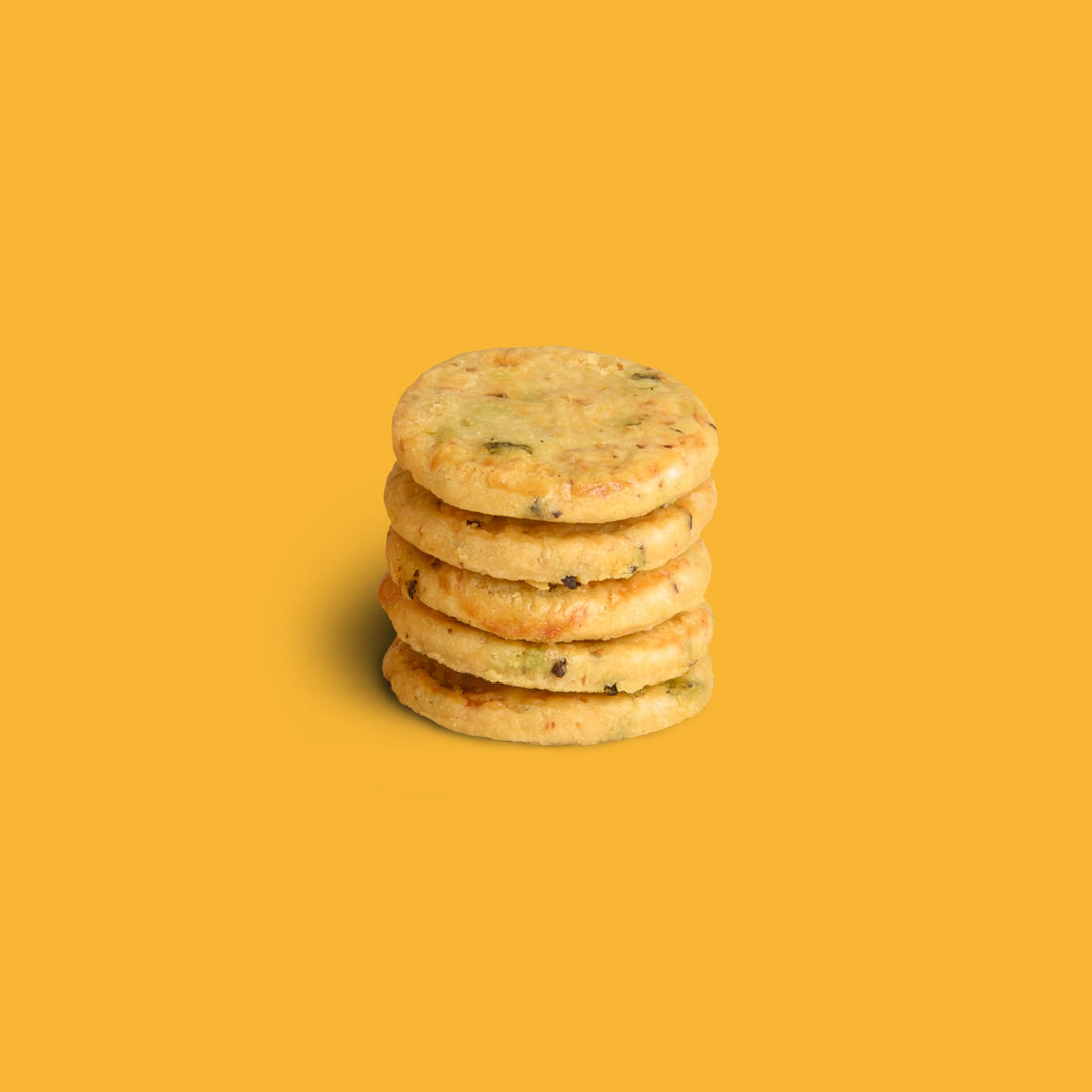 Lancashire Cheese and Spring Onion Drinks Biscuits 110g