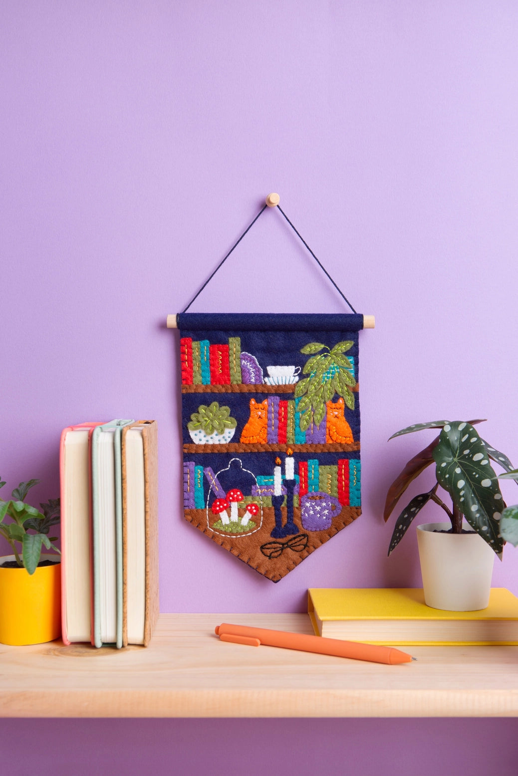 Book Lover Pennant Felt Craft Kit