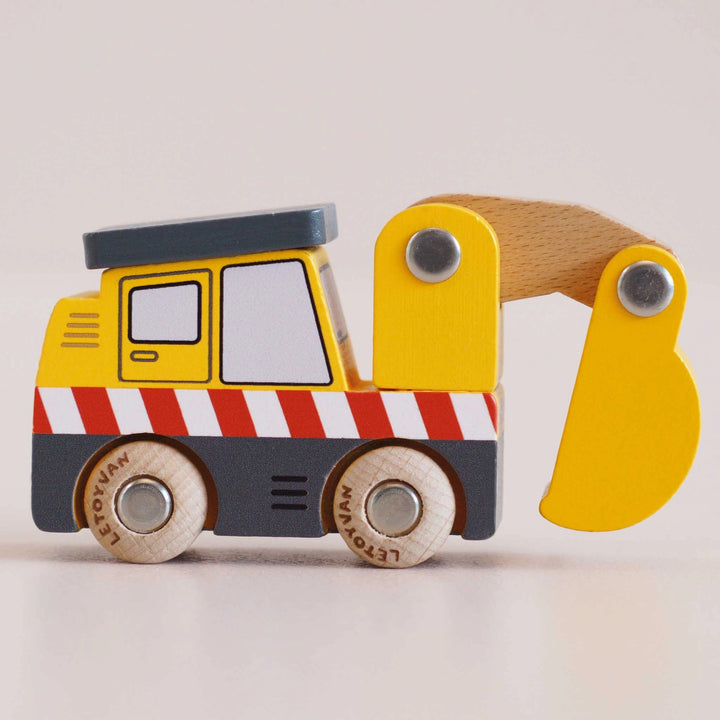 No. 37 GT210 Eddie Wooden Excavator