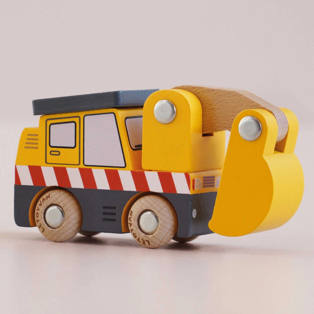 No. 37 GT210 Eddie Wooden Excavator