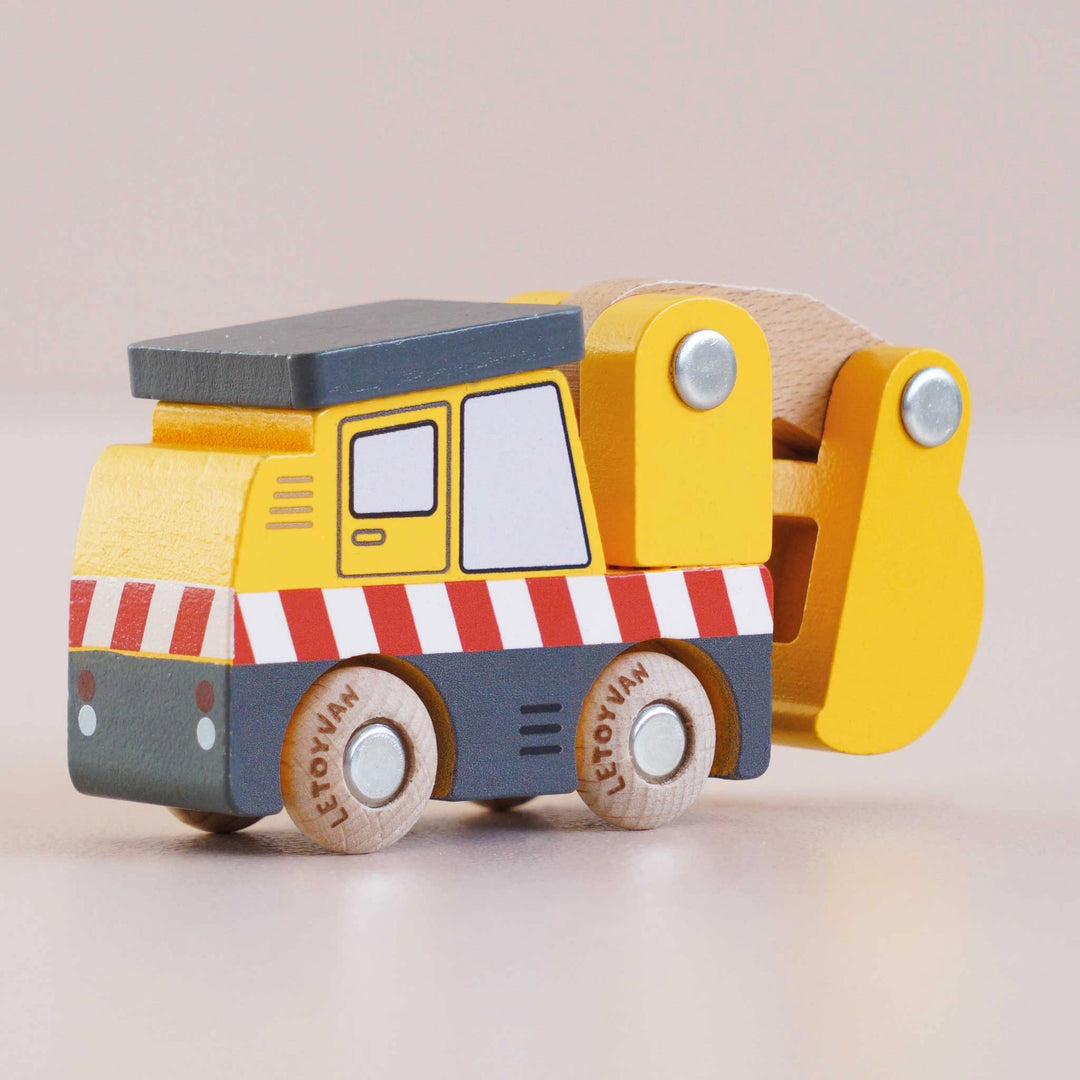 No. 37 GT210 Eddie Wooden Excavator