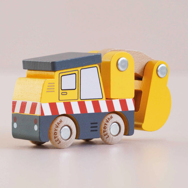 No. 37 GT210 Eddie Wooden Excavator