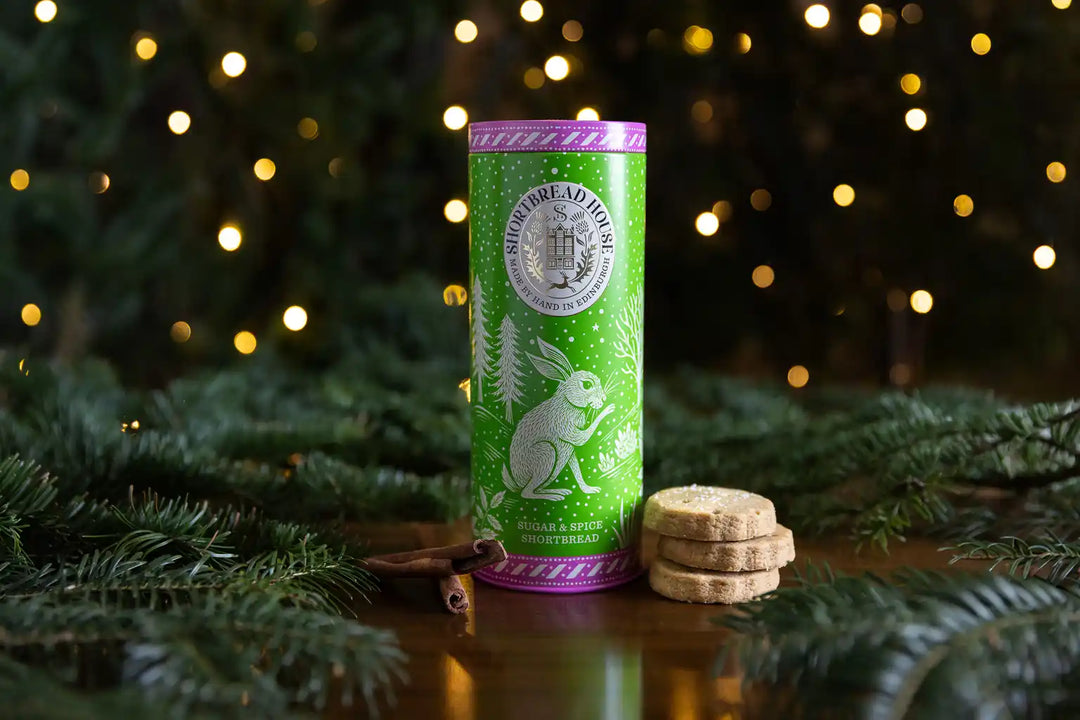 Sugar & Spice Shortbread Rounds in a Winter Tin - 200g