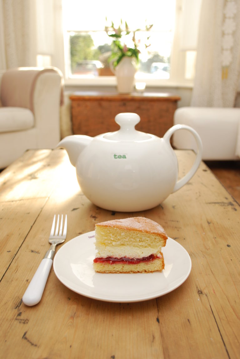 Classic White Teapot - tea