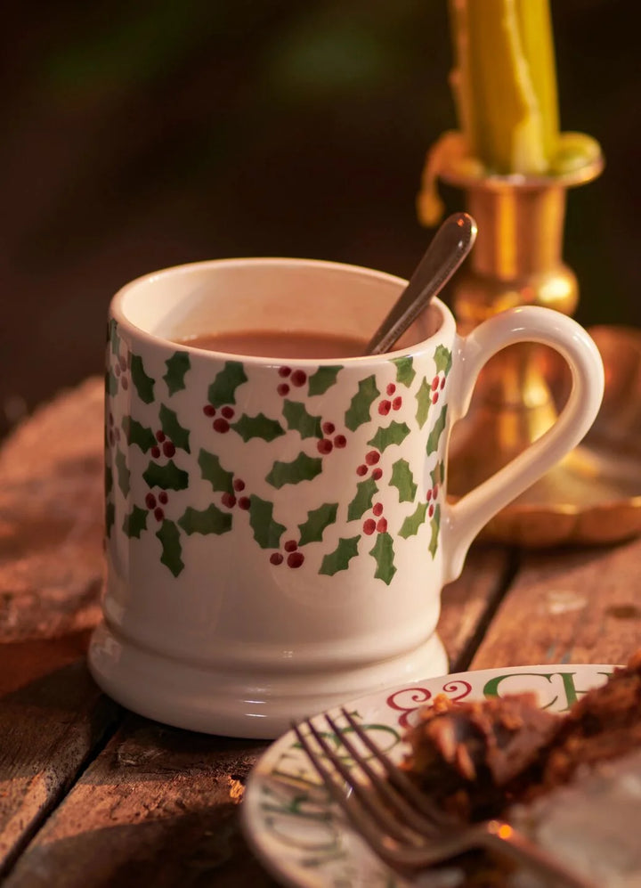 Tiny Scattered Holly 1/2 Pint Mug