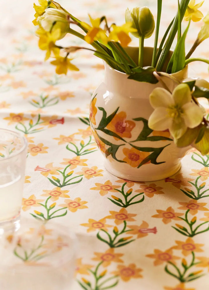 Windblown Daffodils Table Runner