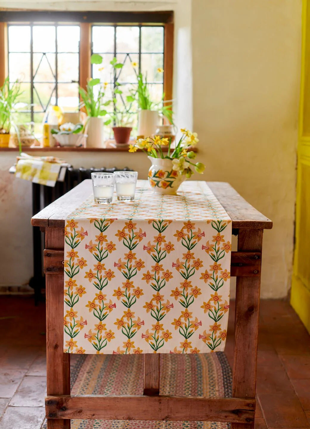 Windblown Daffodils Table Runner