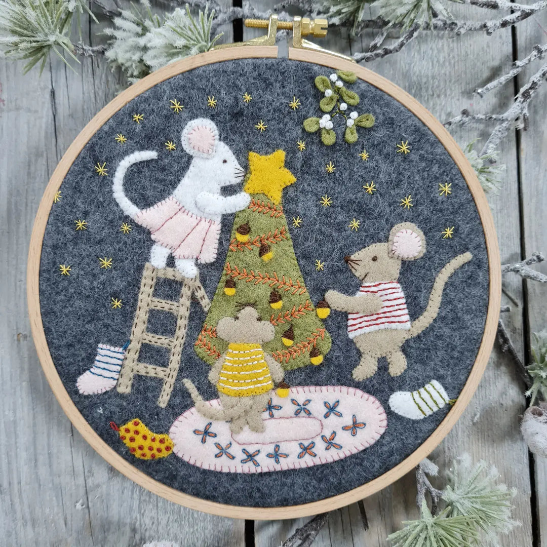 Christmas With The Mouse Family Felt Applique Hoop Kit