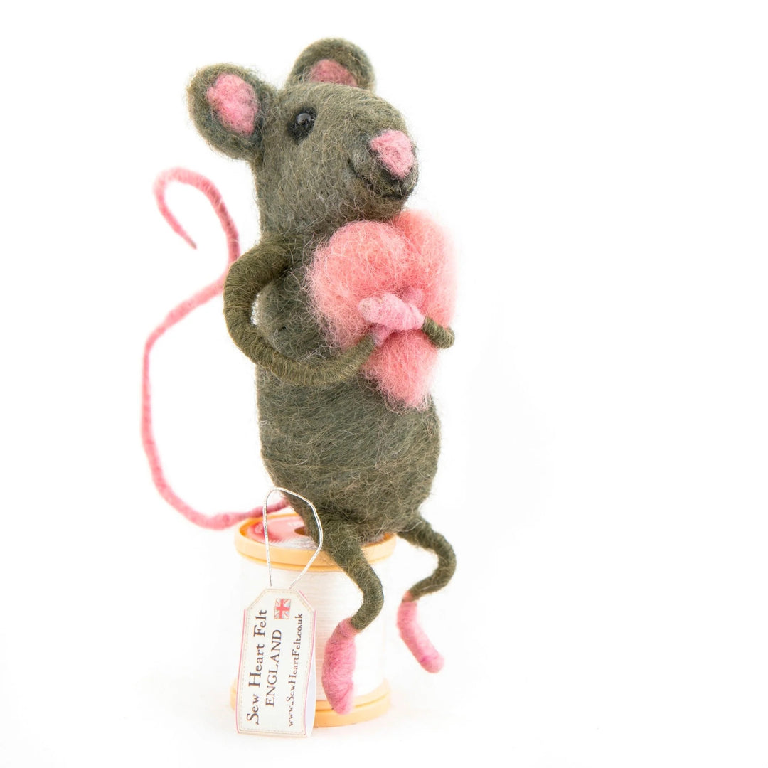 Grey Sitting Felt Mouse Holding a Pink Heart
