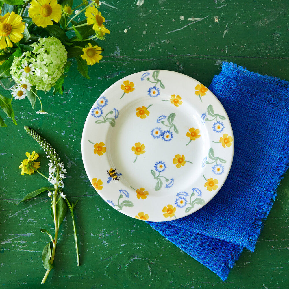Emma Brigewater Buttercup & Daisies 8 1/2 inch plate.