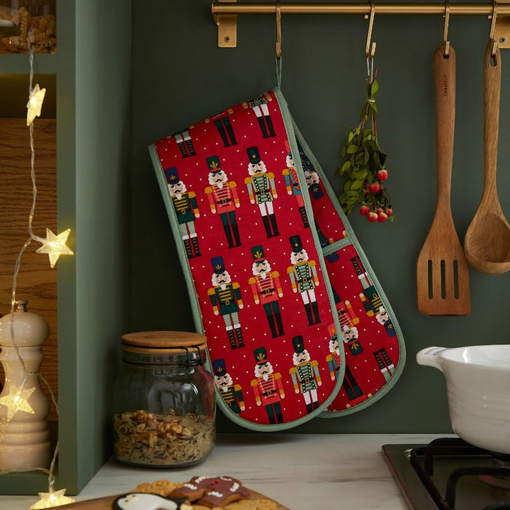 Nutcracker Double Oven Glove