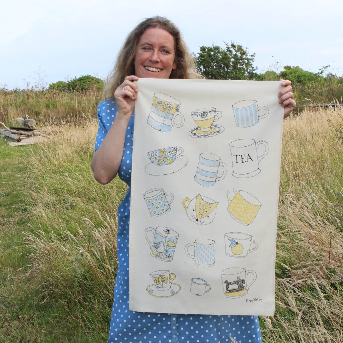 Poppy Treffry Cups and Mugs 100% cotton tea towel.