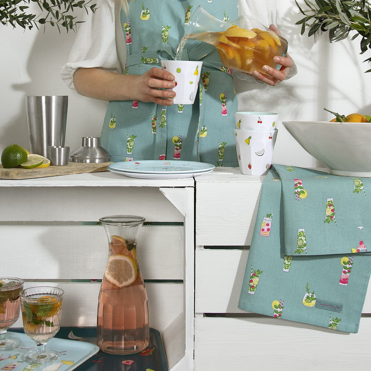 Cocktails Set of 2 Tea Towels by Sophie Allport.