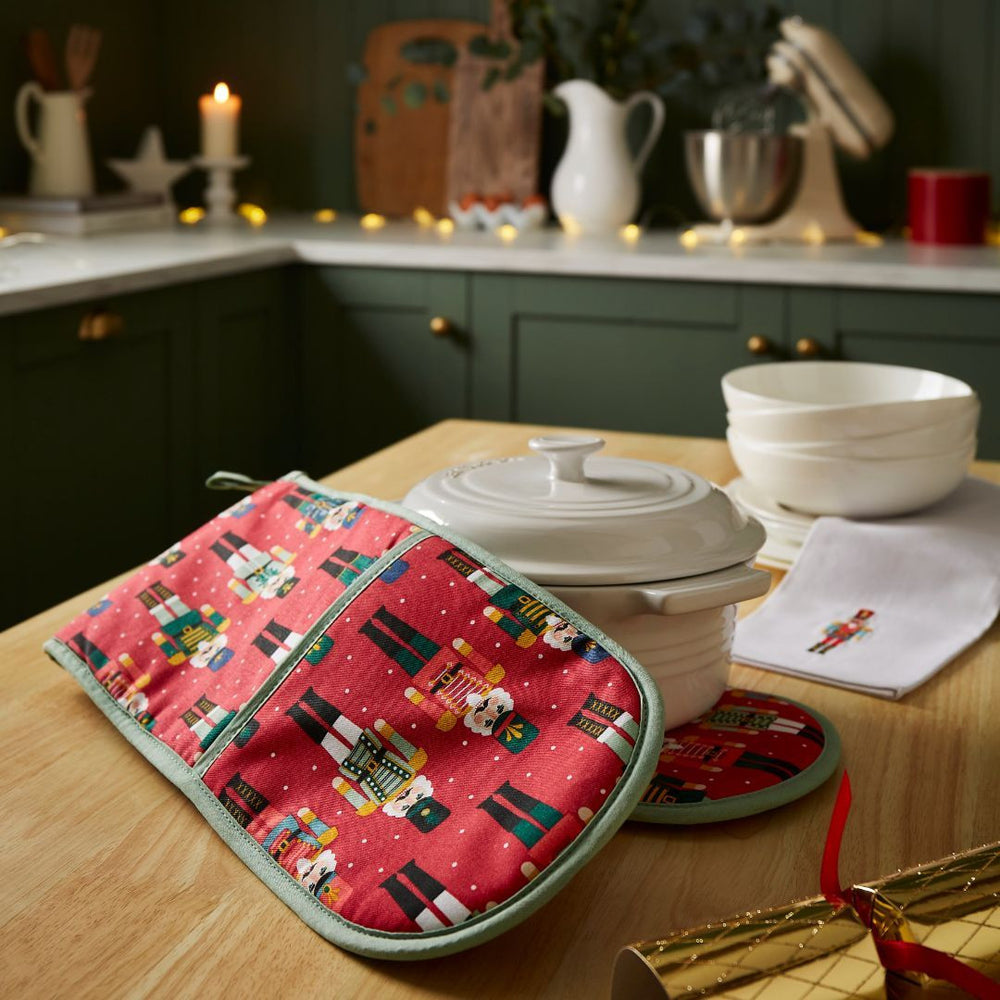 Ulster Weavers Nut Cracker double oven glove.