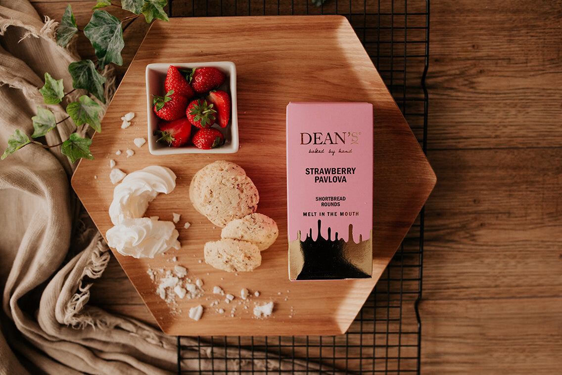 Dean's All Butter Strawberry Pavlova Shortbread Rounds 150g